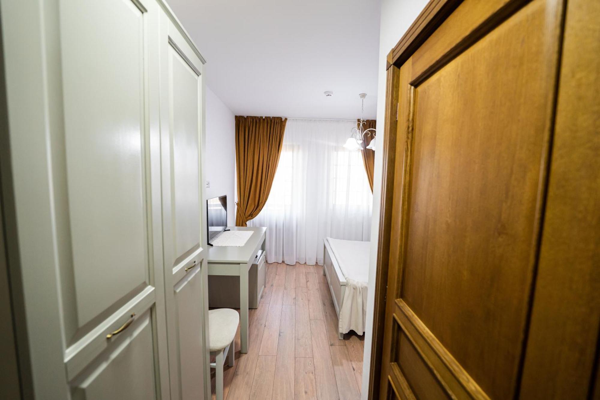 Casa Andra Hotel Siret Exterior photo