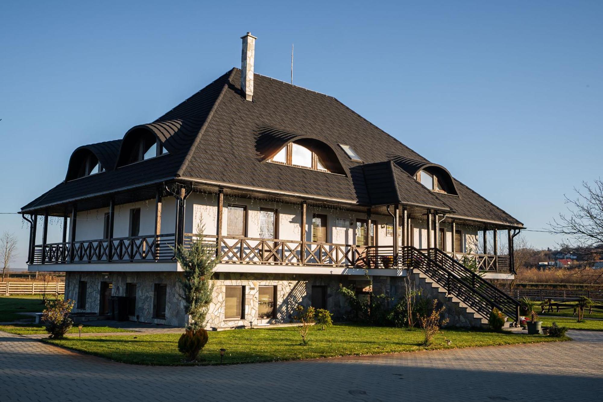 Casa Andra Hotel Siret Exterior photo