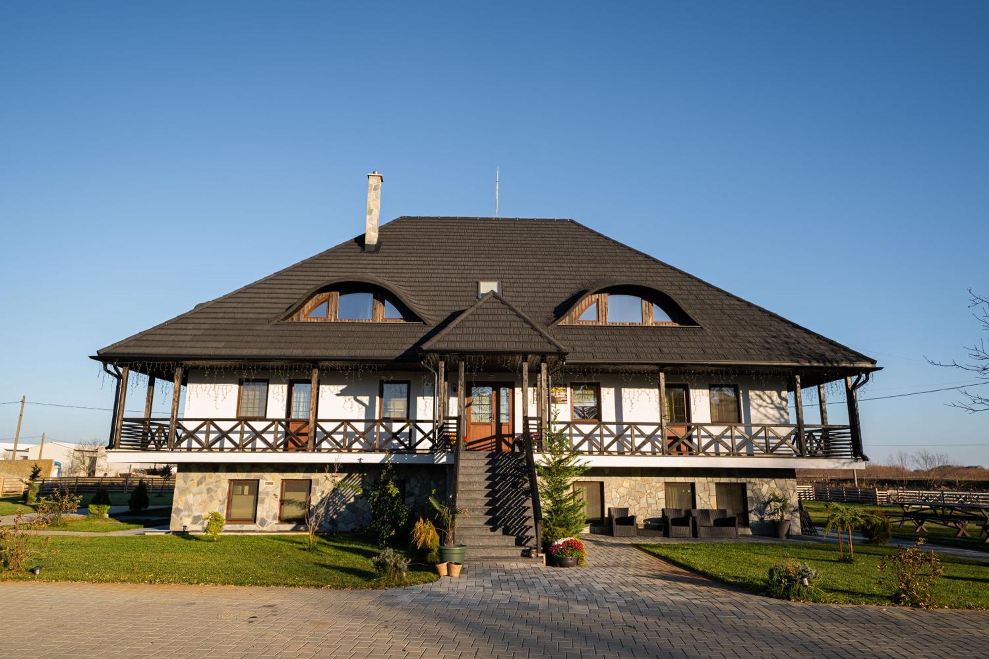 Casa Andra Hotel Siret Exterior photo
