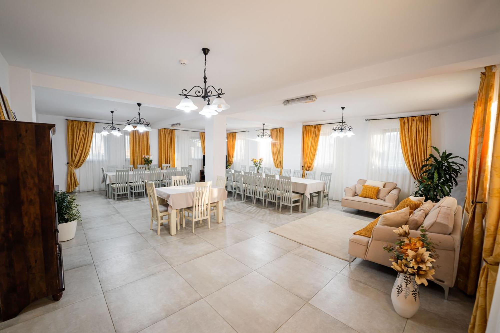 Casa Andra Hotel Siret Exterior photo